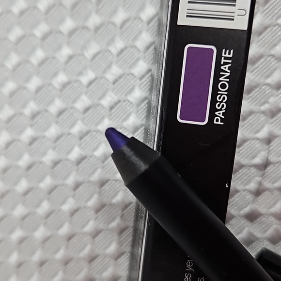 MOODSTRUCK PRECISION PENCIL EYE LINER IN PASSIONATE-A RICH DEEP PURPLE - Picture 5 of 5